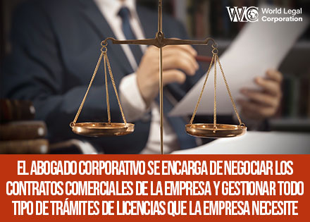 Abogados corporativo firmando documentos