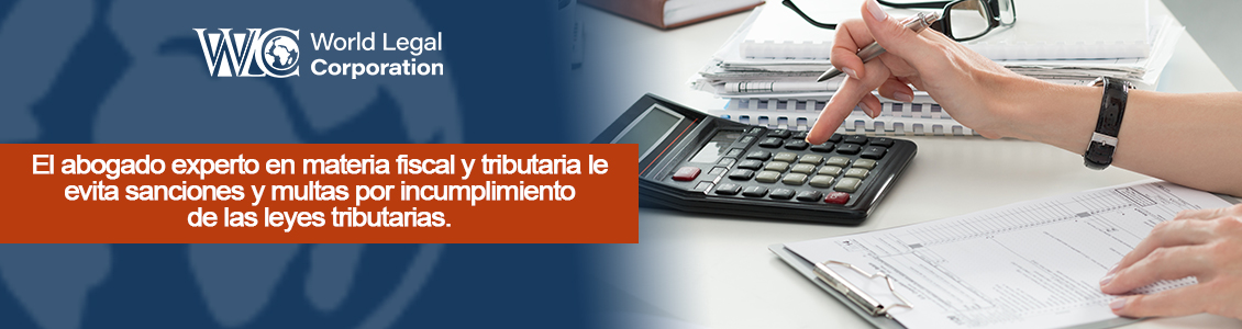 Abogado Tributarista Calculando Pago de Impuestos