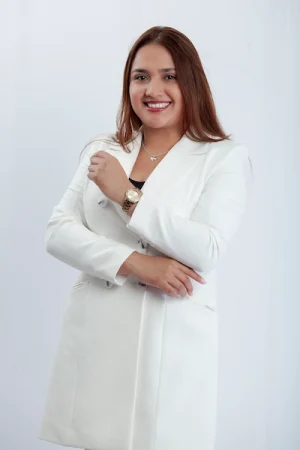 Dra-Daniela-Mora.webp